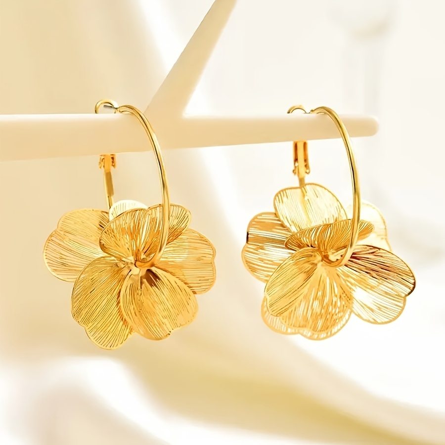 Hollow Floral 18K Golden Plated Copper Earrings — Everyday Elegance